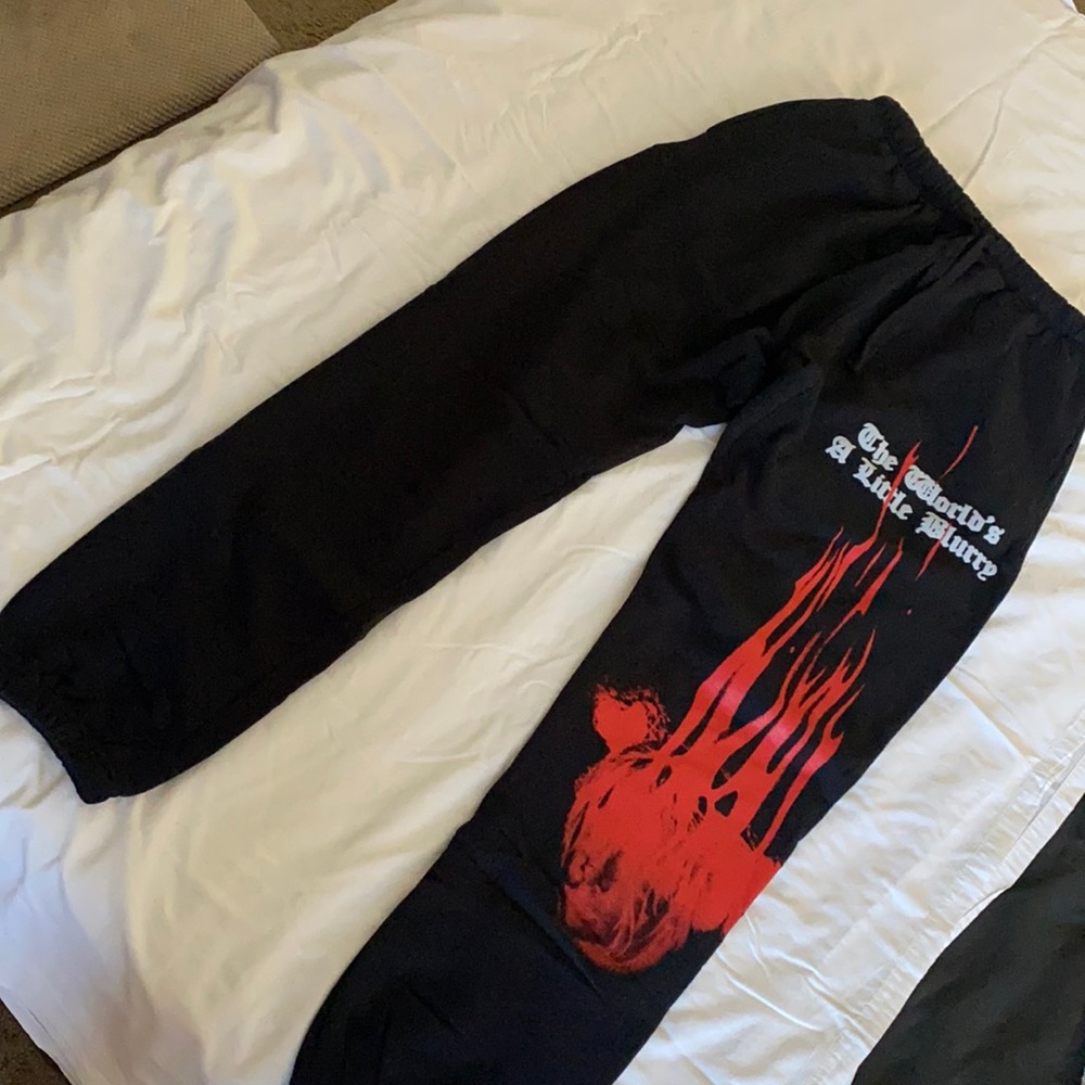 Women’s Billie Eilish The Worlds A Little Blurry sweatpants size M